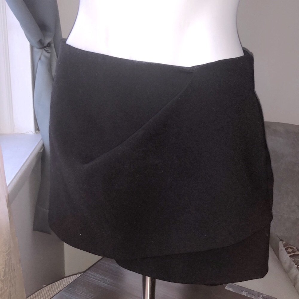 🔥Zara Black Mini Skirt with Pockets! Size S